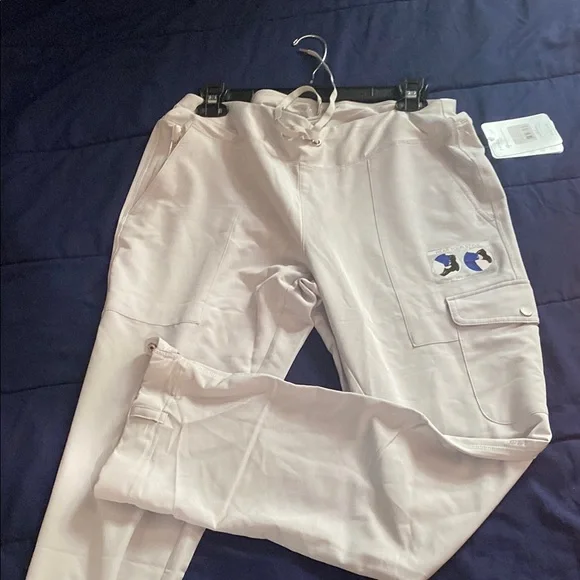 Gray Scrub Set with Pockets - Picture 5 of 8